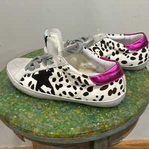 Golden goose size 41 mohair outer with awesome hot pink detail!